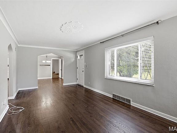 5th image of 9860 Berwick Dr
