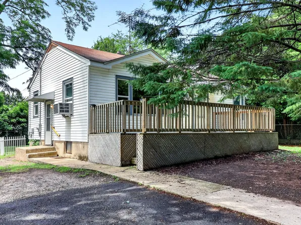 7N092 Smith St, South Elgin, IL 60177