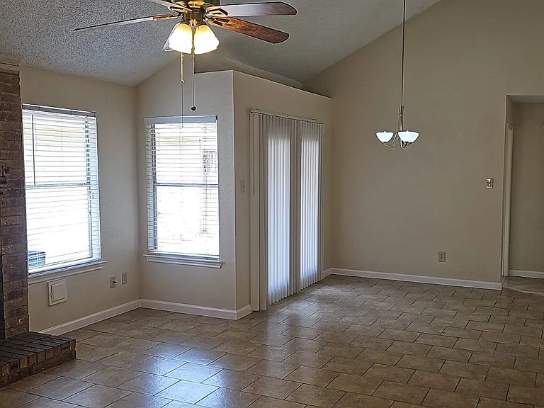11614 Gullwood Dr — Photo 3