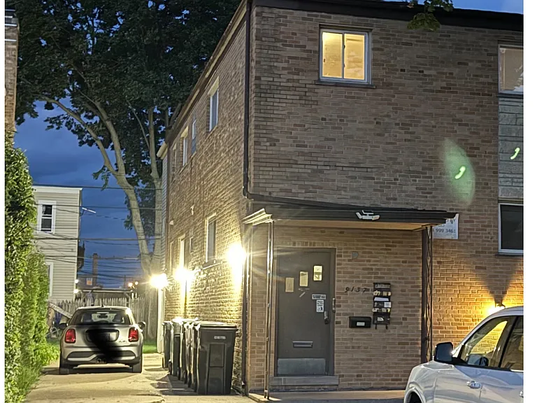 Lawler Ave — Photo 21