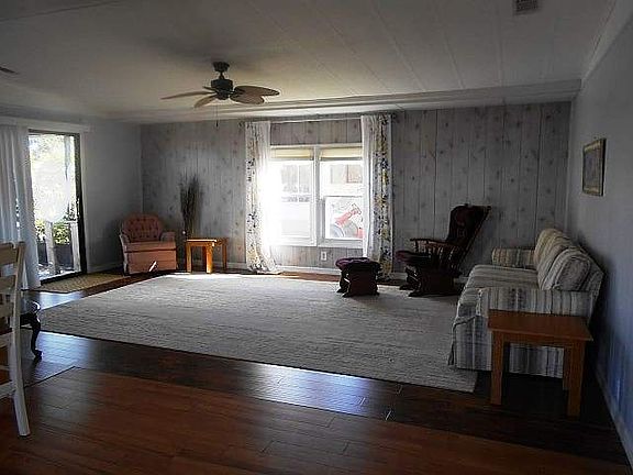 3rd image of 227 Windsor Dr