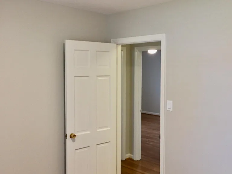 836 Surrey Ln — Photo 13