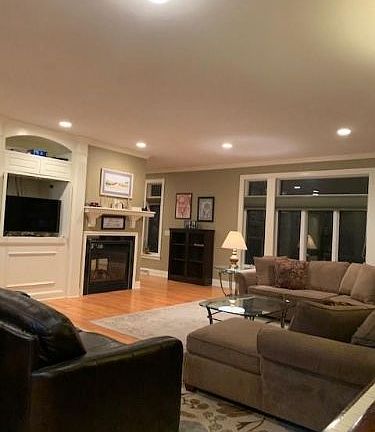 4th image of 121 Edwards Falls Ln