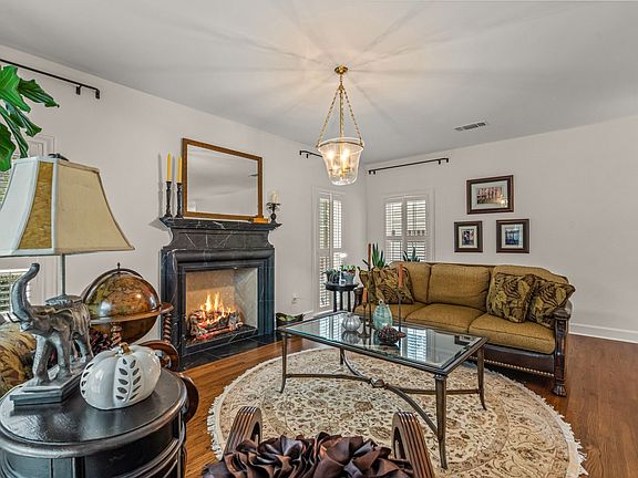 5th image of 3913 Hamilton Ave
