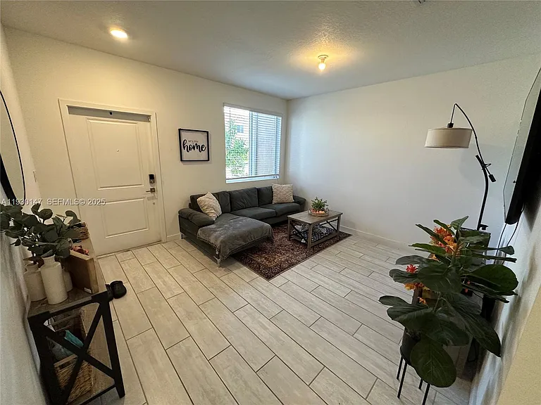 1030 SE 23rd Ter #1030 — Photo 2