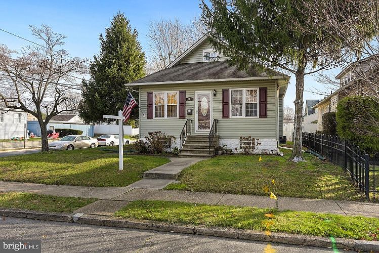 1st image of 300 Greenwood Ave