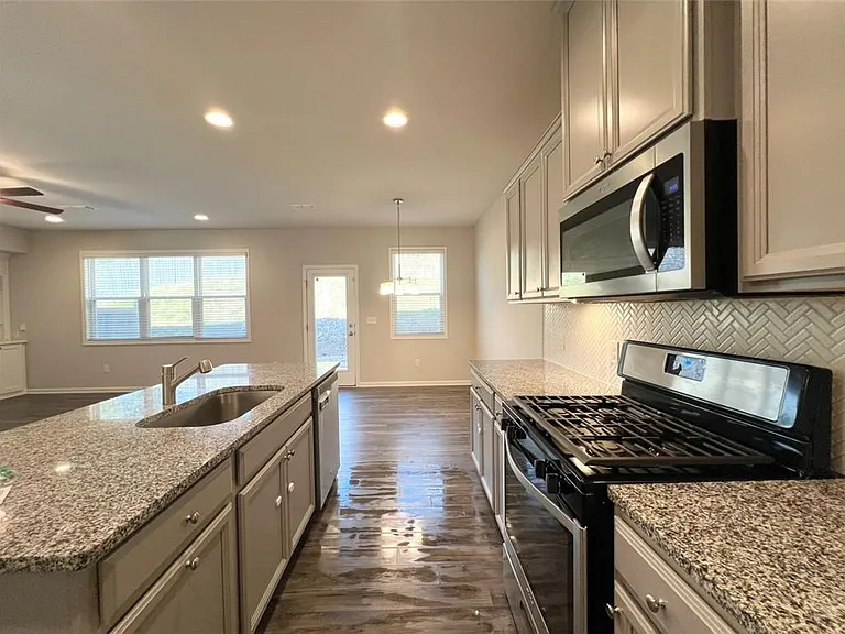 1865 Parkades Path SW — Photo 8