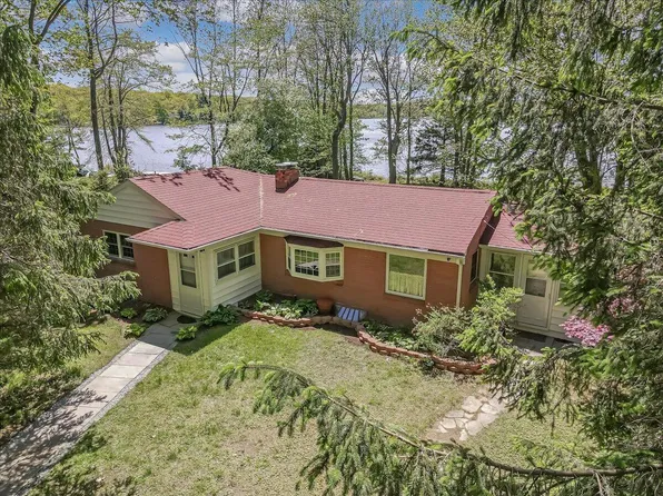 1144 Lexington Ave, Pocono Summit, PA 18346