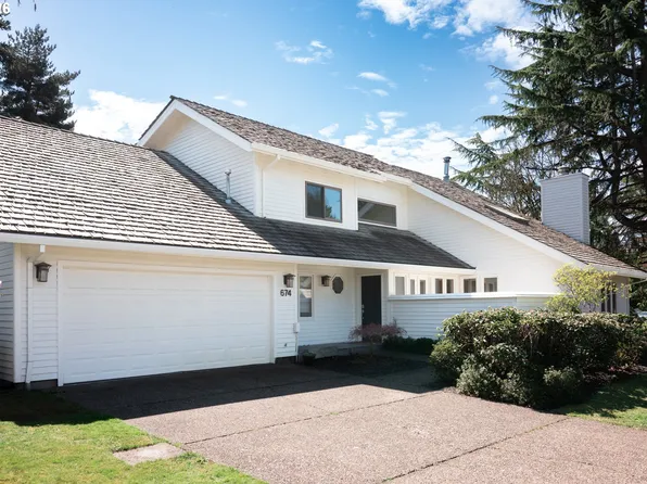 674 Livingood Ln, Lake Oswego, OR 97034
