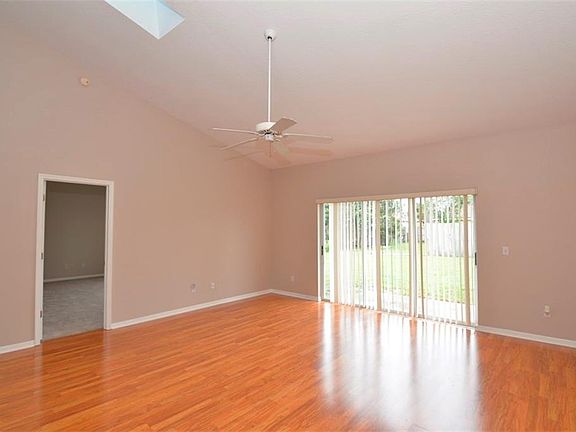 5th image of 2339 Amberly Ave