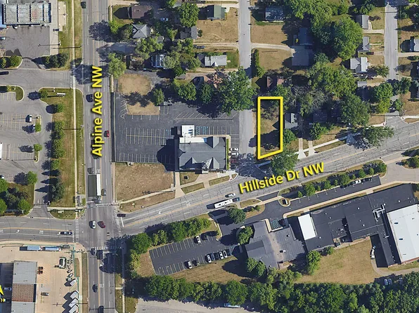 2441 Hillside Dr NW, Grand Rapids, MI 49544