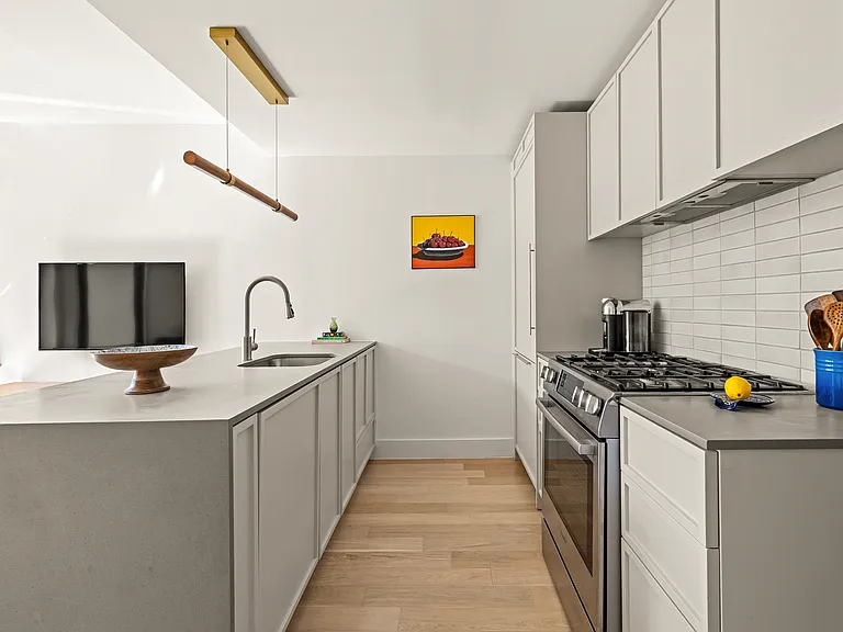 111 Montgomery St #6N — Photo 4