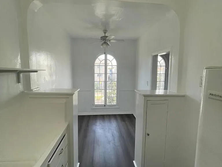 138 S Berendo St — Photo 11