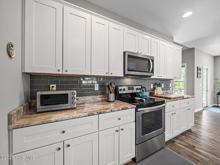 512 Hazelwood Dr — Photo 13