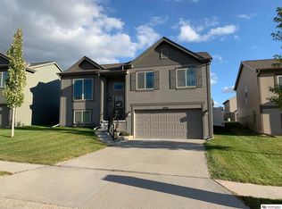 9163 Hanover St, Omaha, NE 68122