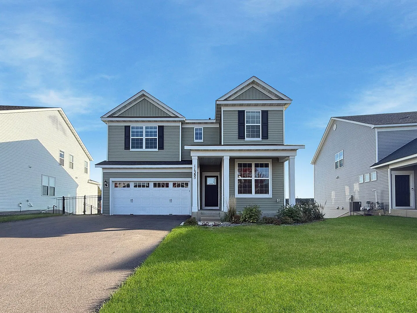 4 bed, 3.0 bath, 3213 sqft, $3,350 — Photo 2