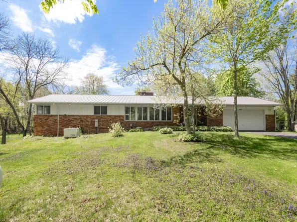 220 26th St, Allegan, MI 49010