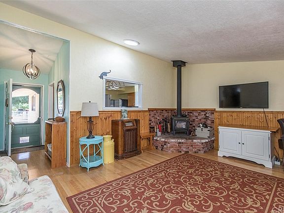 4th image of 27526 Crossglade Ave
