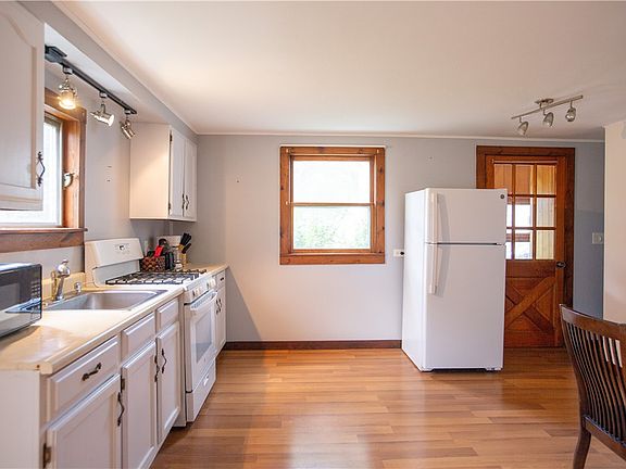5th image of 20 West St #2