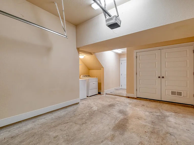 1912 Haskell St #2 — Photo 20