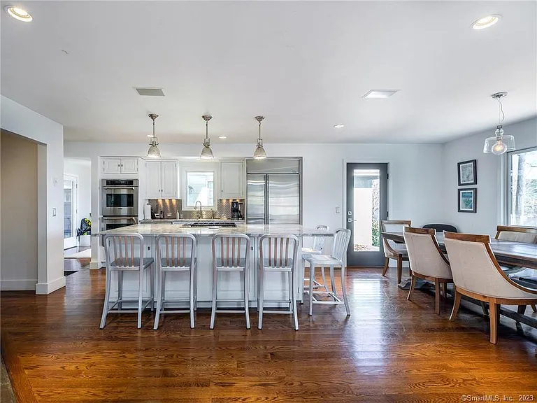 321 W Shore Rd — Photo 9