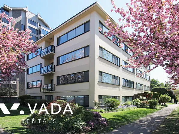 5926 Yew St #303, Vancouver, BC V6M 3Y8