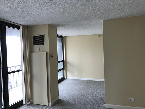 4th image of 10 E Ontario St APT 3407