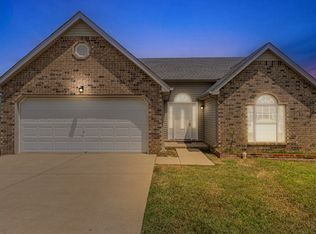 318 Clearlake Dr, La Vergne, TN 37086