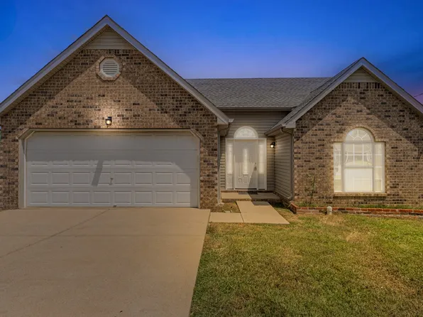 318 Clearlake Dr, La Vergne, TN 37086