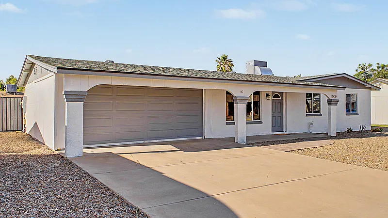 Building Photo - 3430 E Poinsettia Dr