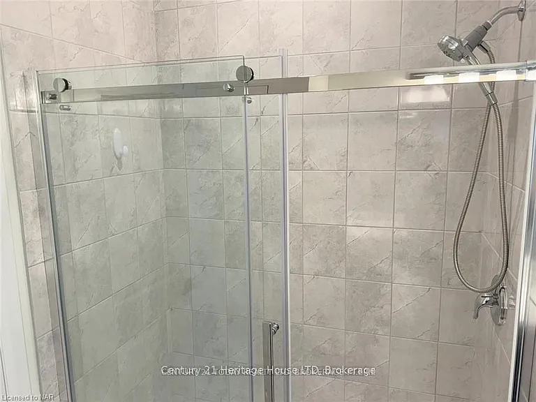 11 Beachwalk Cres — Photo 19
