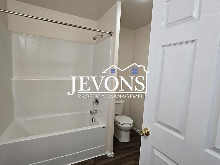 321 Emerald Rd #C — Photo 12