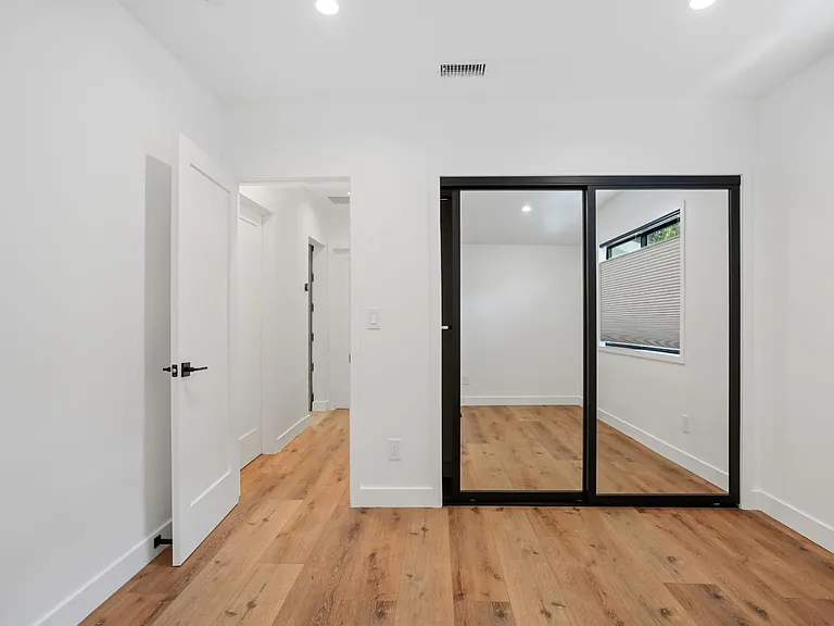 6942 Wystone Ave — Photo 16