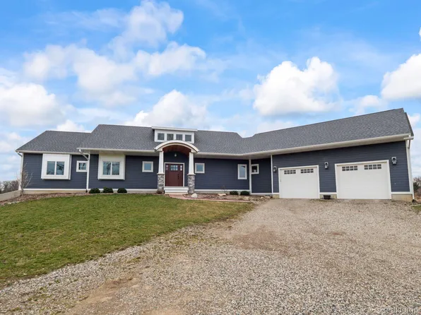 813 Pinecrest Dr, Dexter, MI 48130