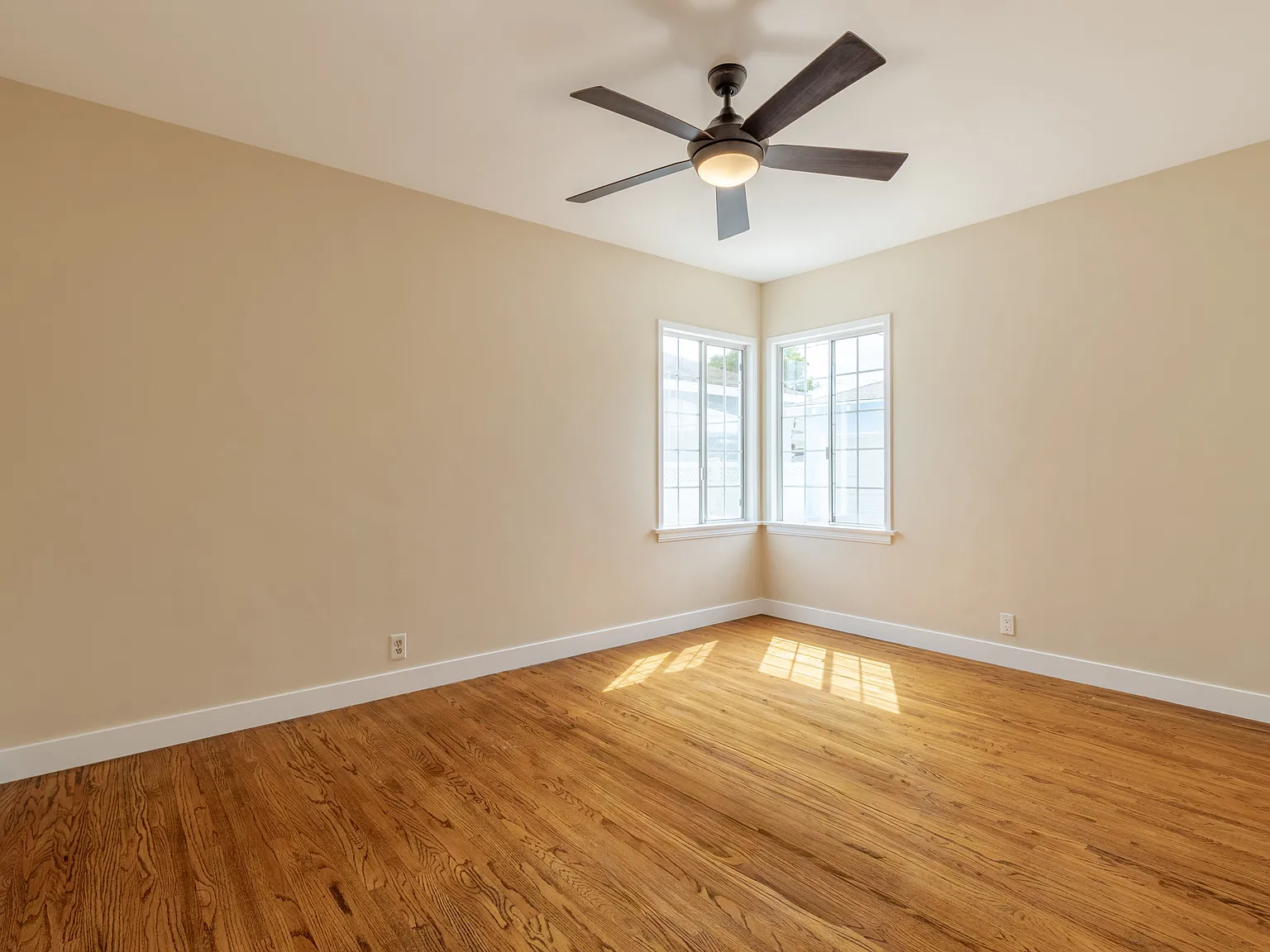 2 bed, 874 sqft, $4,000 — Photo 2