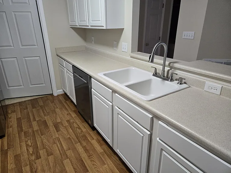 1710 Renwick Dr #202 — Photo 5