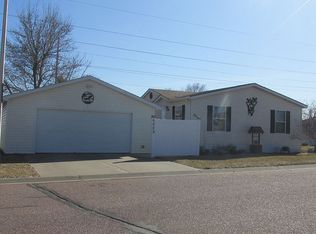 6029 S Prestwick Pl, Sioux Falls, SD 57106