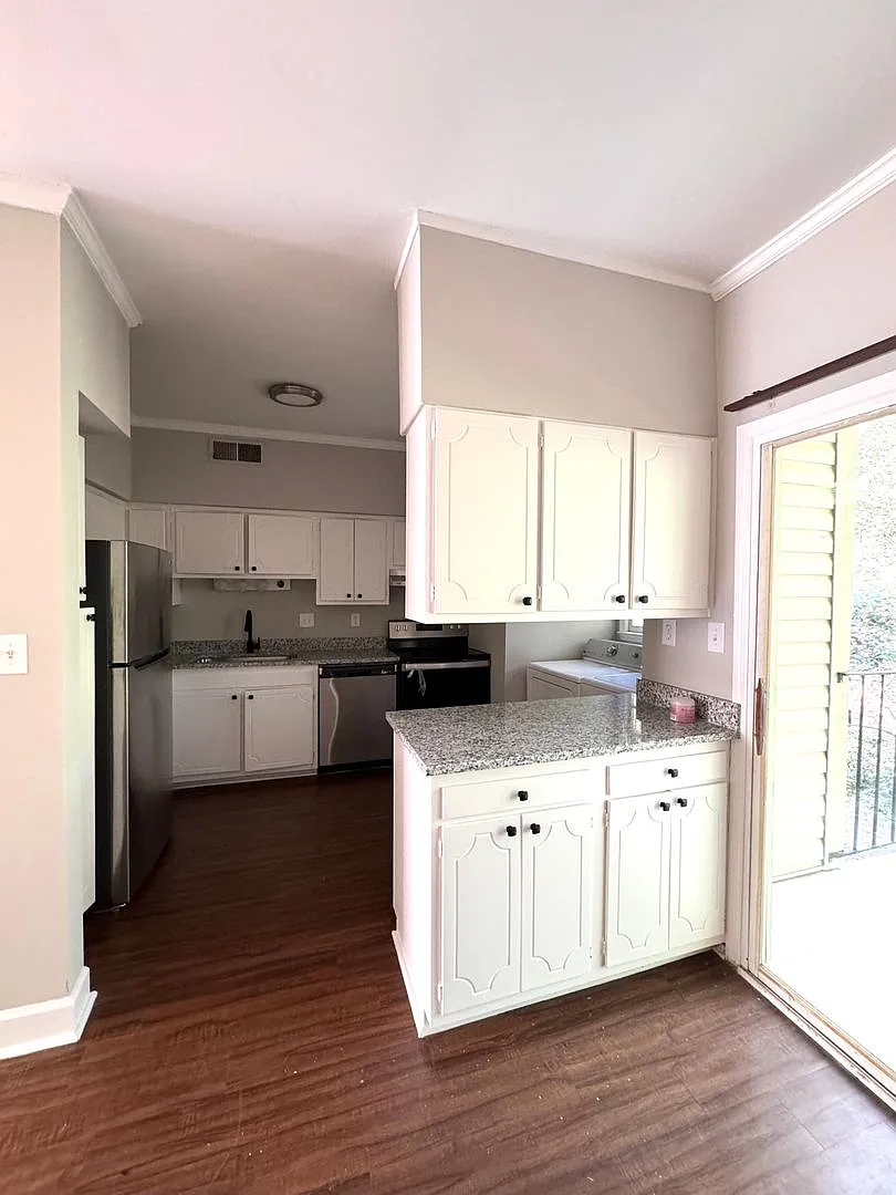 Adorable Two Bedroom in South Park! — Photo 2
