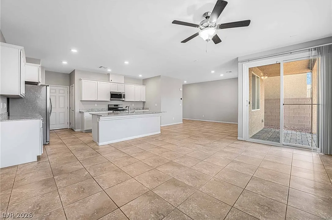 3 bed, 2.5 bath, 2180 sqft, $2,300 — Photo 3