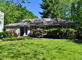 25 W Lake Dr, Valhalla, NY 10595