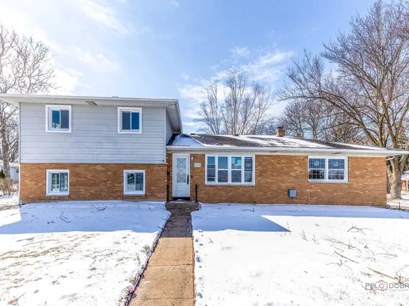 1455 Erie St, Elgin, IL 60123