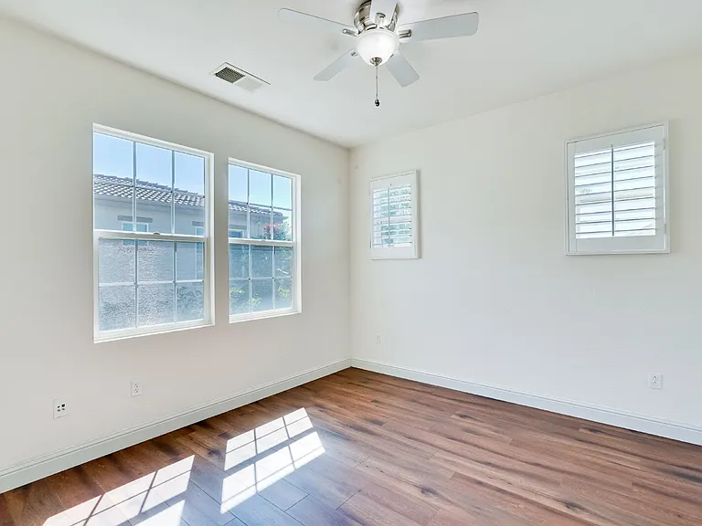 675 W Esplanade Dr — Photo 26