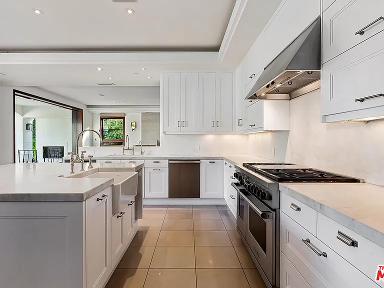 2134 La Mesa Dr — Photo 12