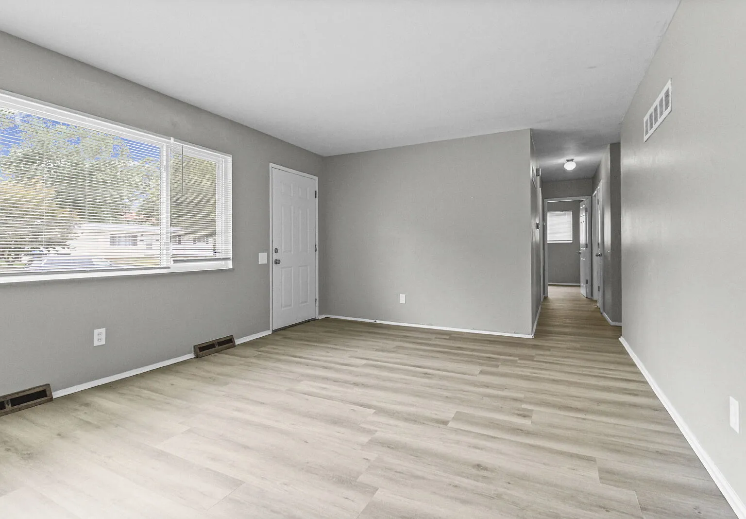 3 bed, 1.0 bath, 1025 sqft, $1,650 — Photo 4