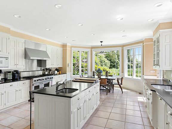 4th image of 181 Parsonage Ln