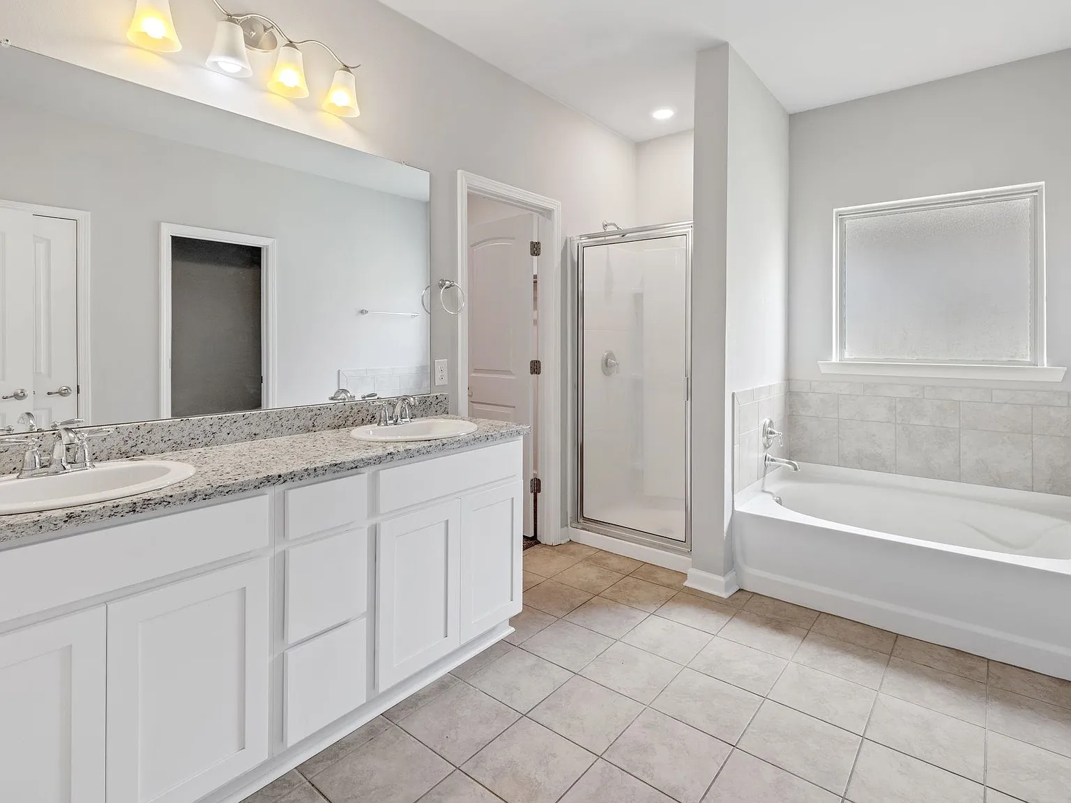 4 bed, 2093 sqft, $2,500 — Photo 3
