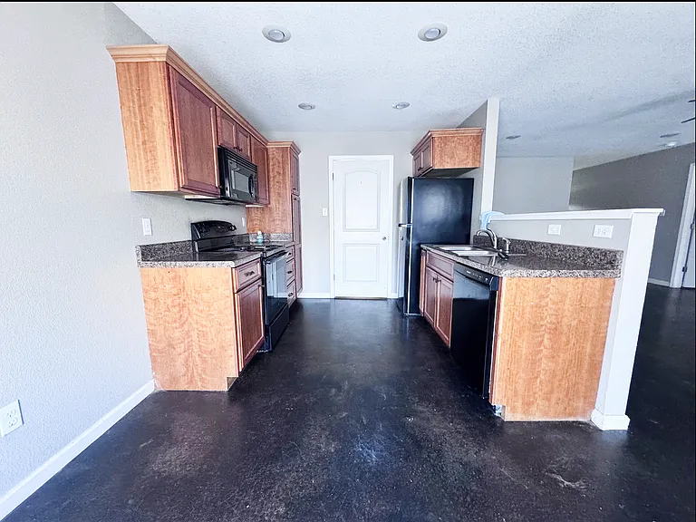 3888 Turfway Dr — Photo 8