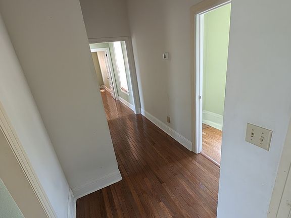 4th image of 215 S Cedar Ave #C