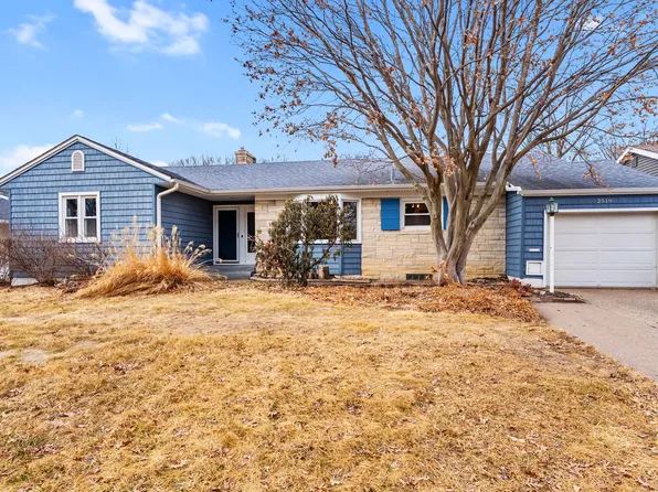 2519 29th Avenue Ct, Moline, IL 61265