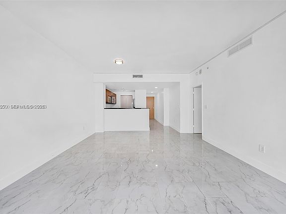 2nd image of 244 Biscayne Blvd APT 3704